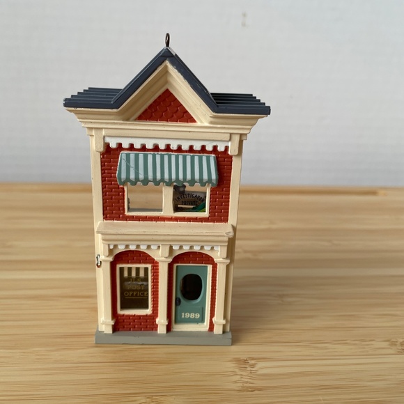 Lot 4 Hallmark Ornaments Nostalgic Houses & Shops 1988-91 NO boxes - Picture 4 of 12